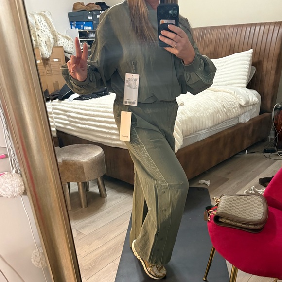 Lululemon track set - Picture 4 of 4